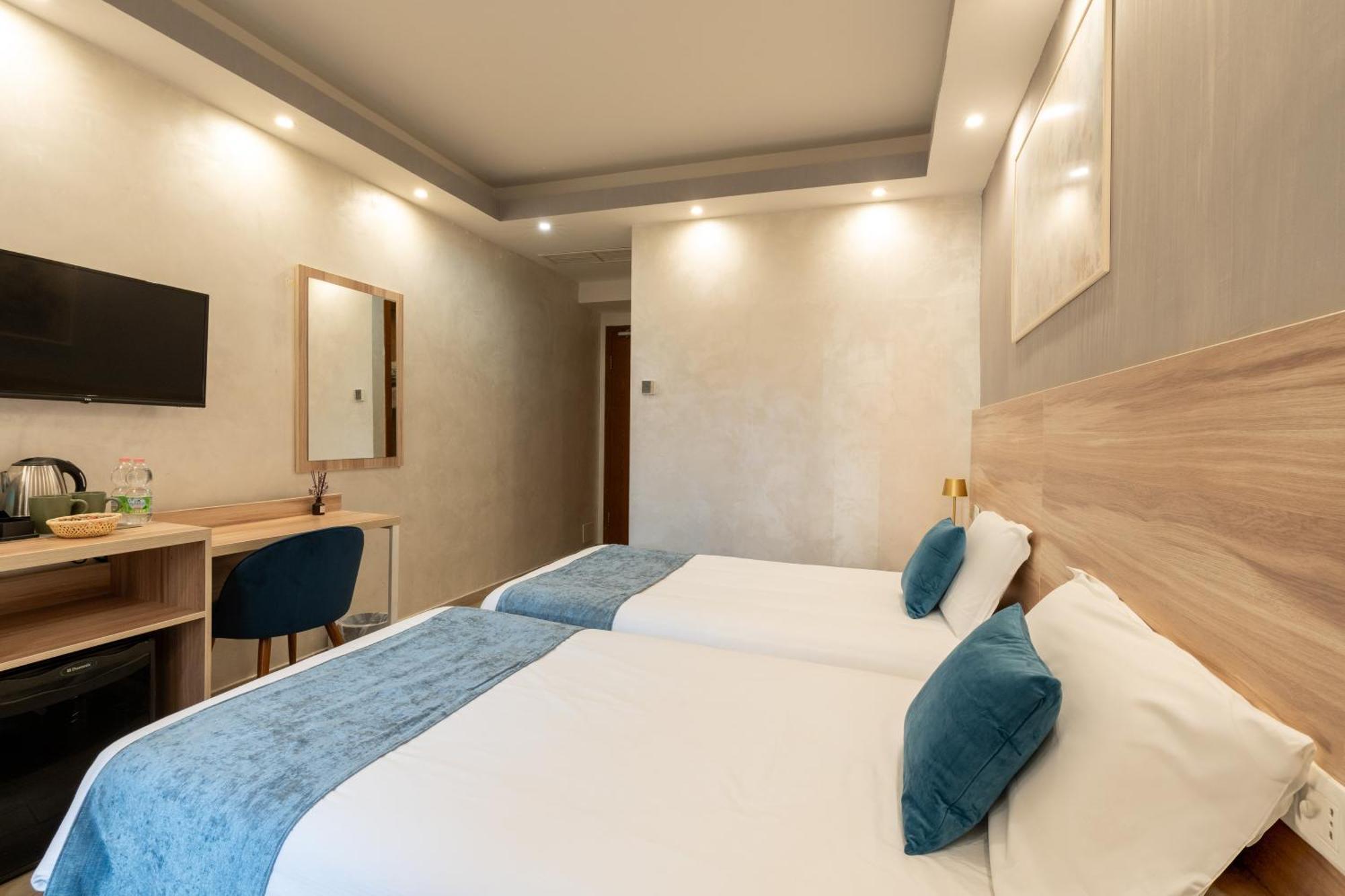 Drago D'Oro Guesthouse - Accross From Metro Vittorio Emanuele Roma Exterior foto