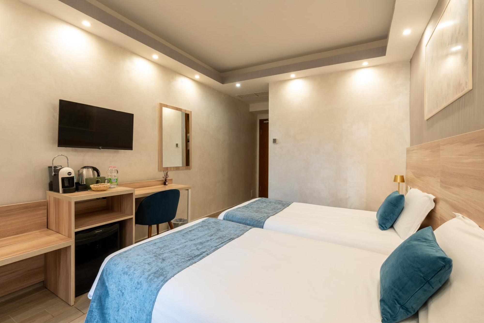 Drago D'Oro Guesthouse - Accross From Metro Vittorio Emanuele Roma Exterior foto