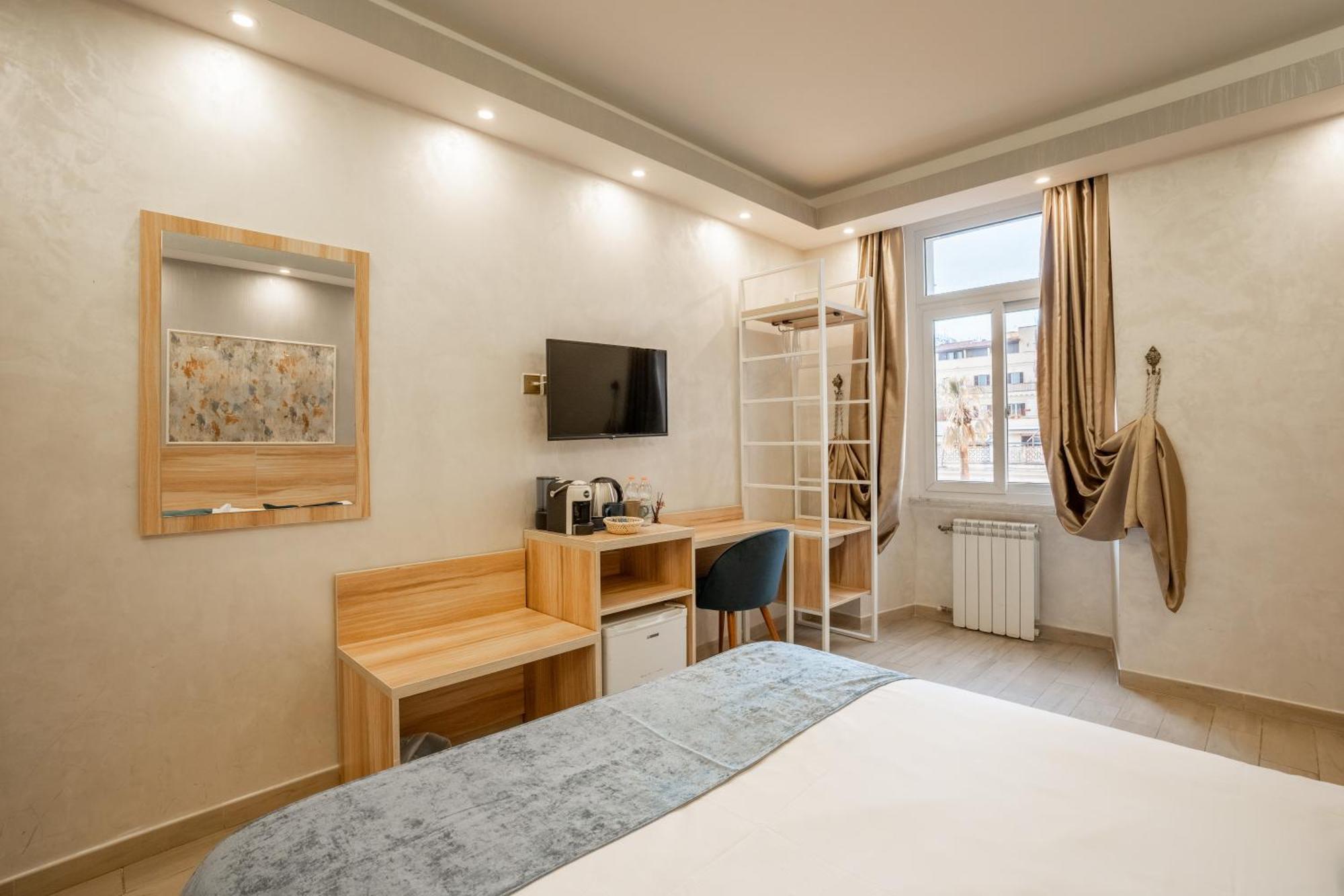 Drago D'Oro Guesthouse - Accross From Metro Vittorio Emanuele Roma Exterior foto