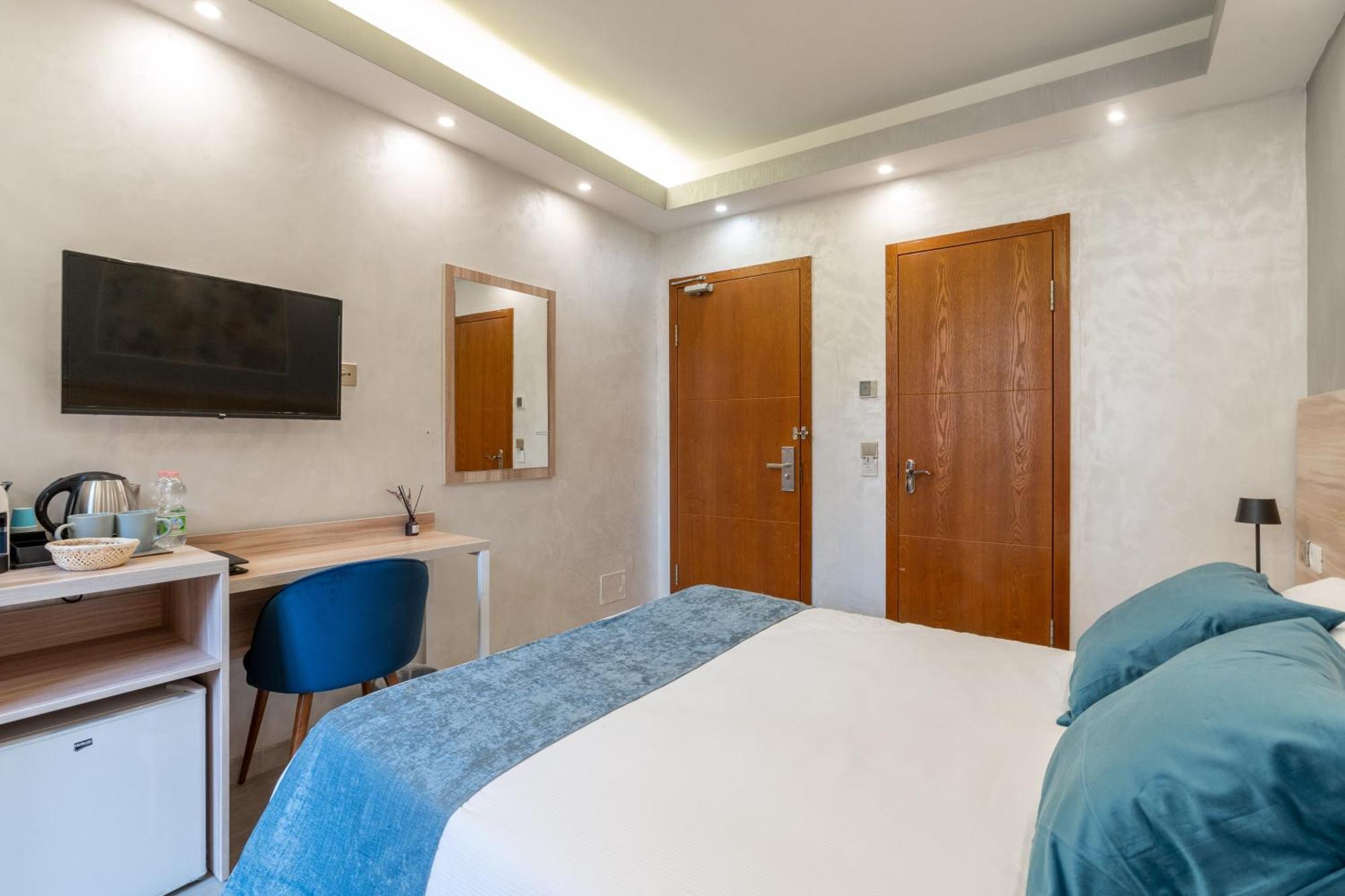 Drago D'Oro Guesthouse - Accross From Metro Vittorio Emanuele Roma Exterior foto