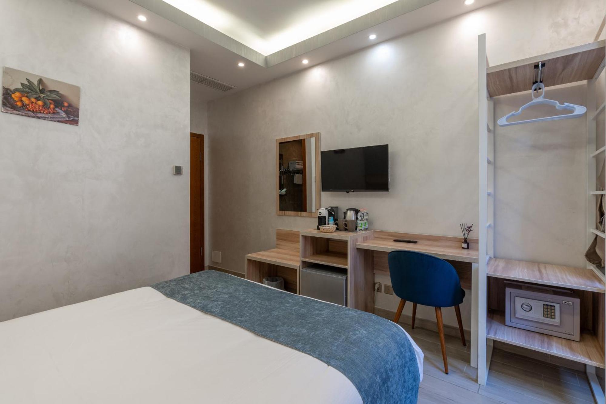 Drago D'Oro Guesthouse - Accross From Metro Vittorio Emanuele Roma Exterior foto