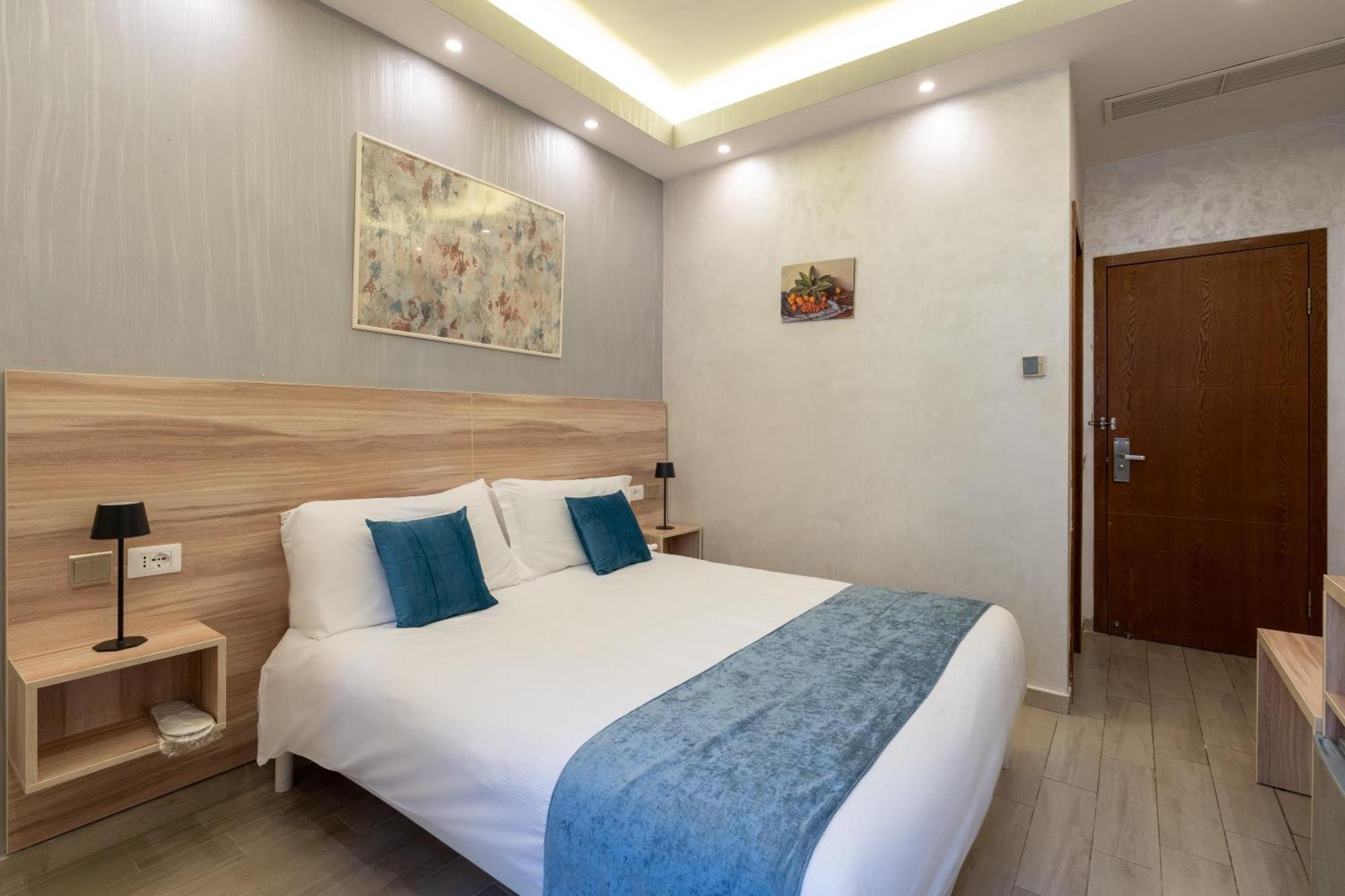 Drago D'Oro Guesthouse - Accross From Metro Vittorio Emanuele Roma Exterior foto