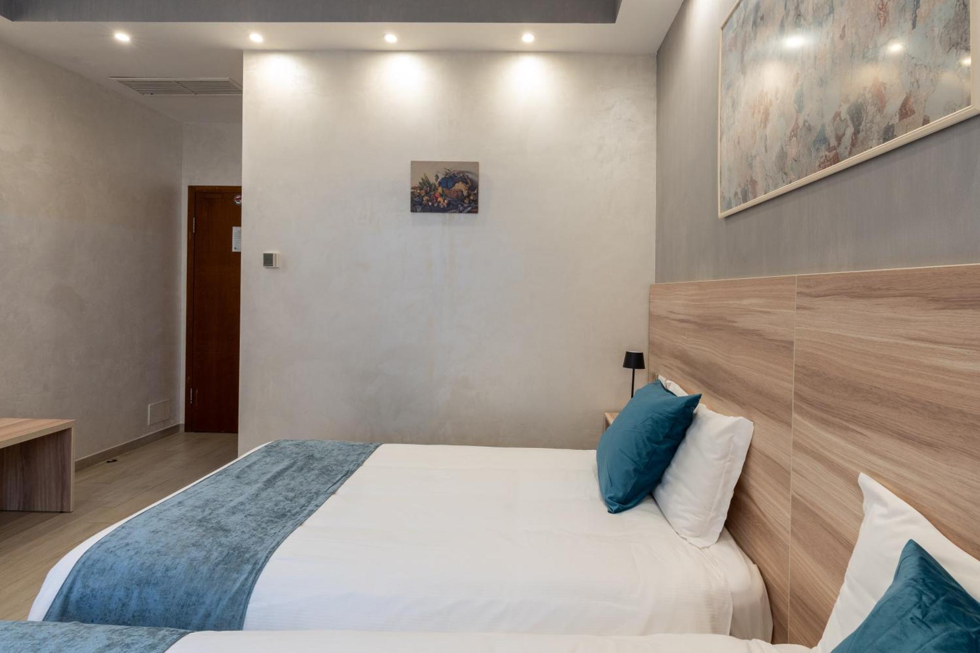 Drago D'Oro Guesthouse - Accross From Metro Vittorio Emanuele Roma Exterior foto