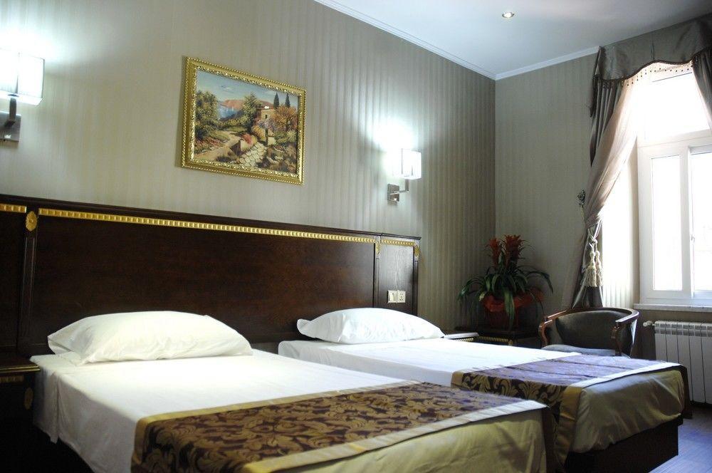 Drago D'Oro Guesthouse - Accross From Metro Vittorio Emanuele Roma Exterior foto