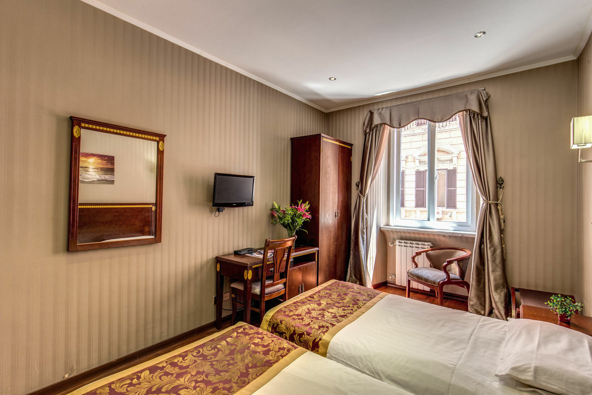 Drago D'Oro Guesthouse - Accross From Metro Vittorio Emanuele Roma Exterior foto