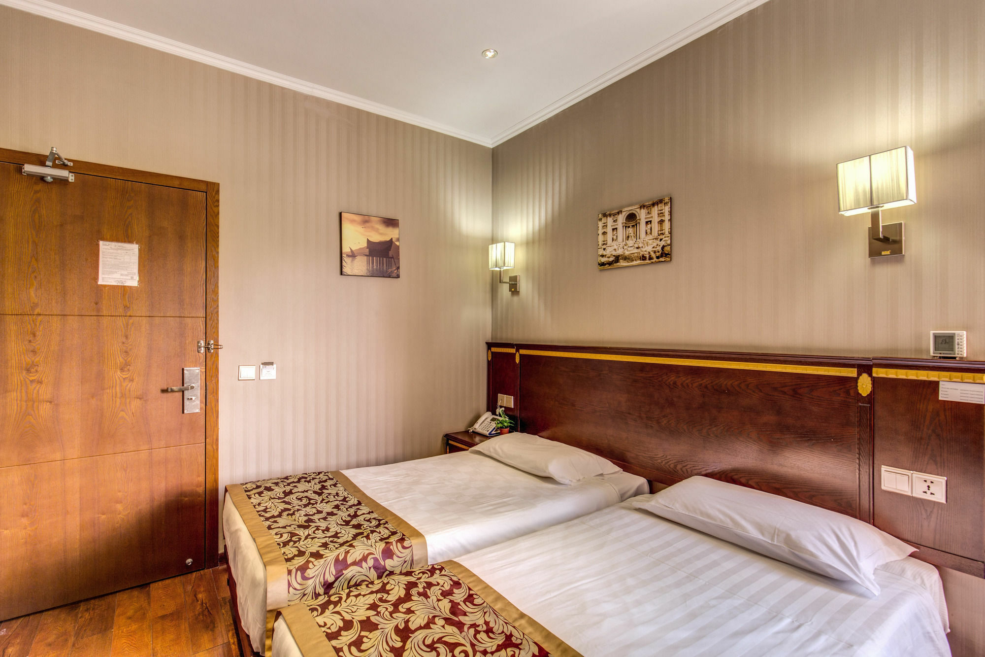 Drago D'Oro Guesthouse - Accross From Metro Vittorio Emanuele Roma Exterior foto