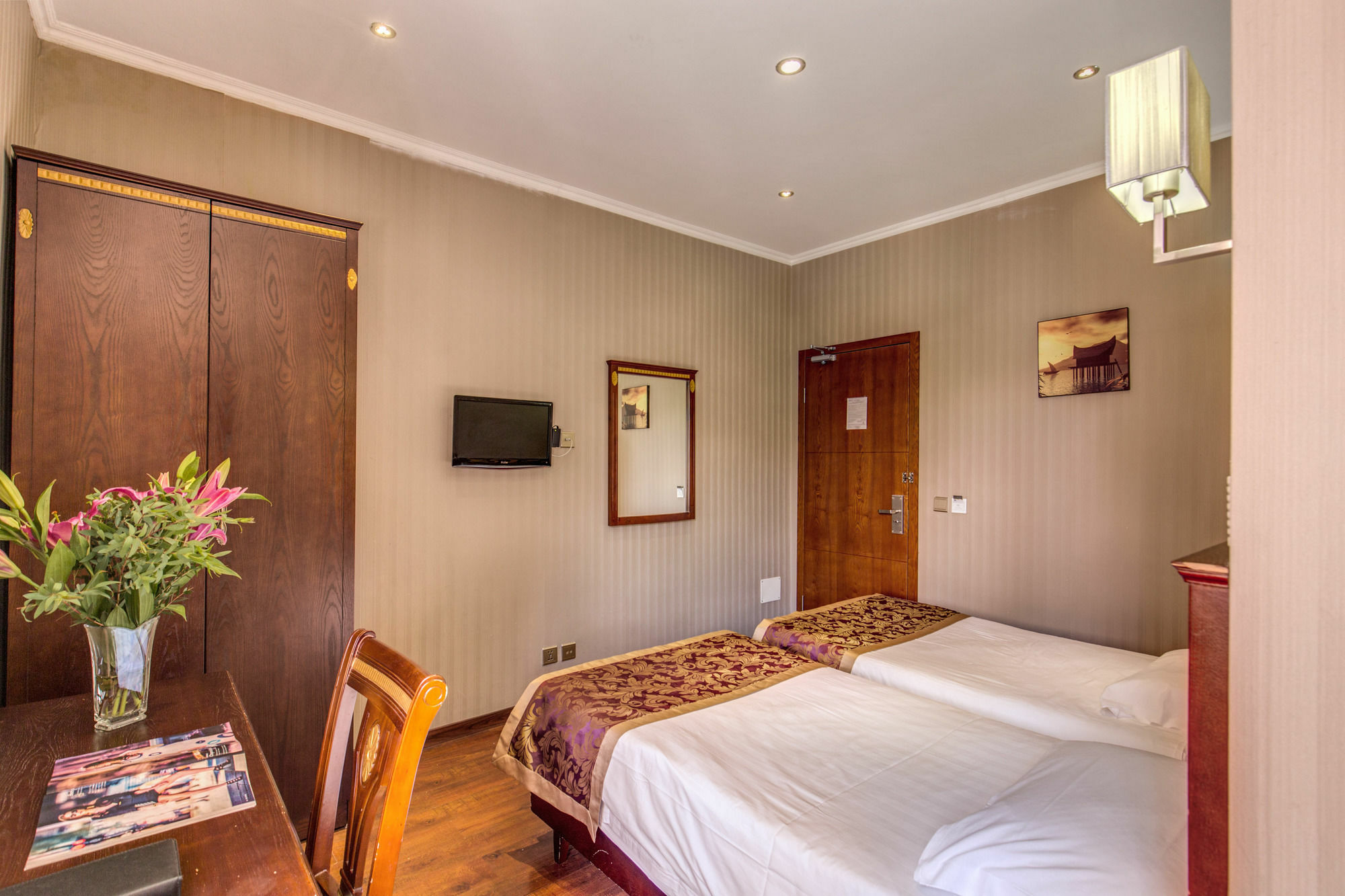 Drago D'Oro Guesthouse - Accross From Metro Vittorio Emanuele Roma Exterior foto